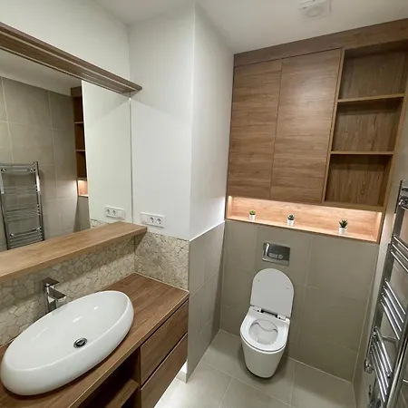 Center 4! Modern And Cozy 3br In Center! דירה *