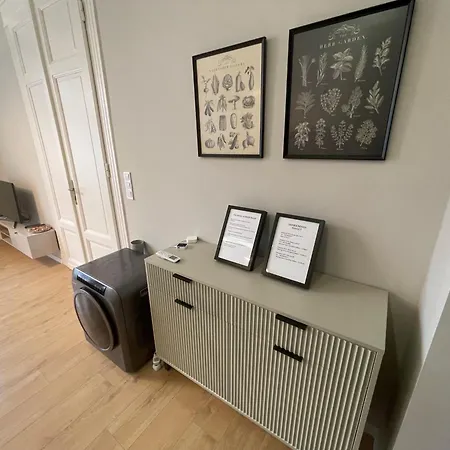 Center 4! Modern And Cozy 3br In Center! דירה *