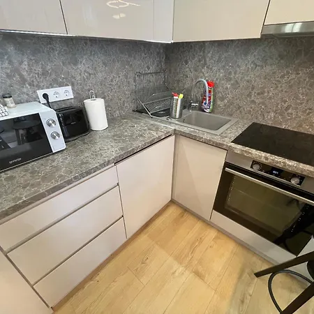 Center 4! Modern And Cozy 3br In Center! דירה