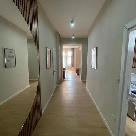 Center 4! Modern And Cozy 3br In Center! דירה