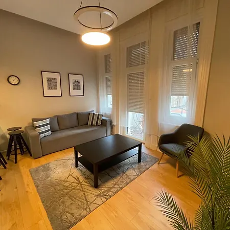 Center 4! Modern And Cozy 3br In Center! *