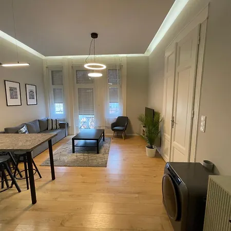 Center 4! Modern&cozy 3br In Center! *