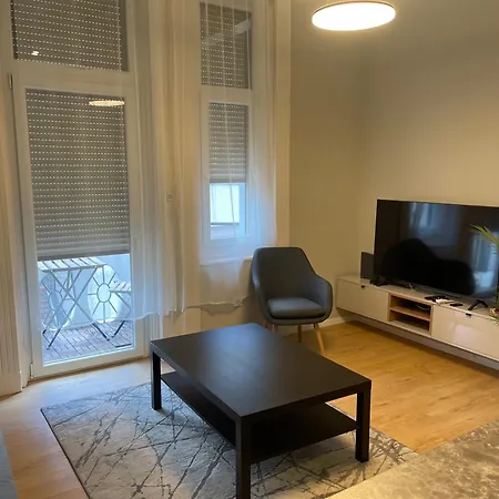 Center 4! Modern And Cozy 3br In Center! Lejlighed